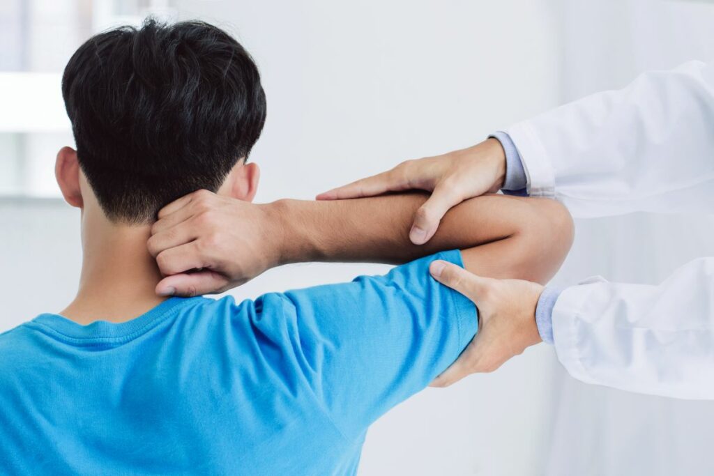 Artrosis de hombro: Síntomas, causas y tratamientos para esta enfermedad degenerativa