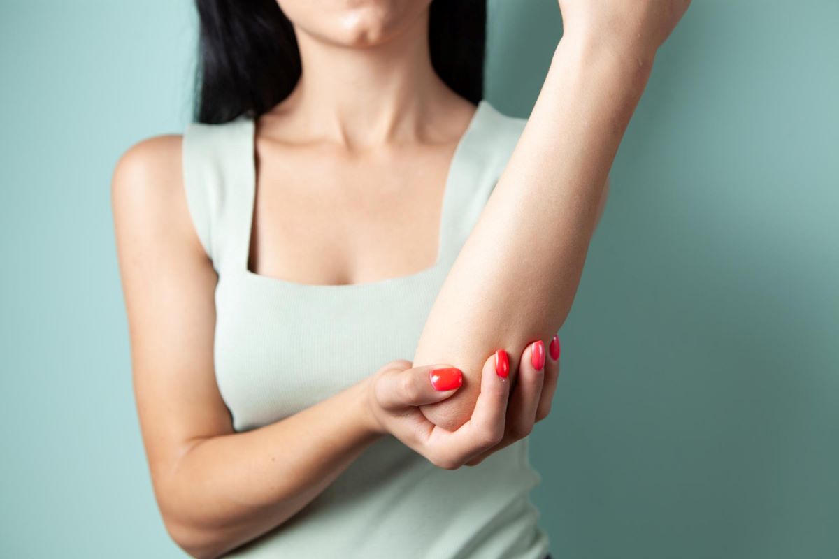Clínica Del Dolor - La artrosis de las articulaciones de las manos se  produce por un desgaste del cartílago de estas articulaciones. Suele  producir dolor, rigidez, dificultad para mover los dedos y