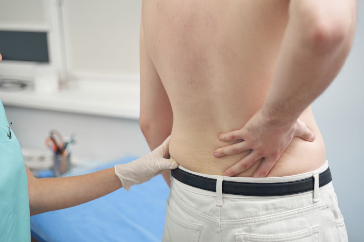 Dolor de espalda baja. Causas, síntomas y tratamiento – dePie