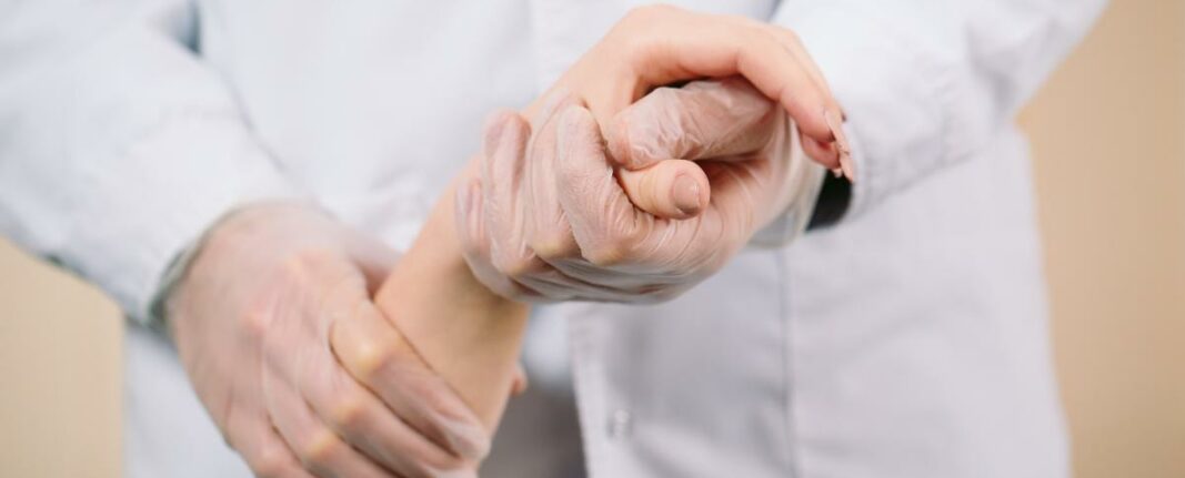 Artritis Reactiva: Síntomas, causas y tratamiento de esta enfermedad