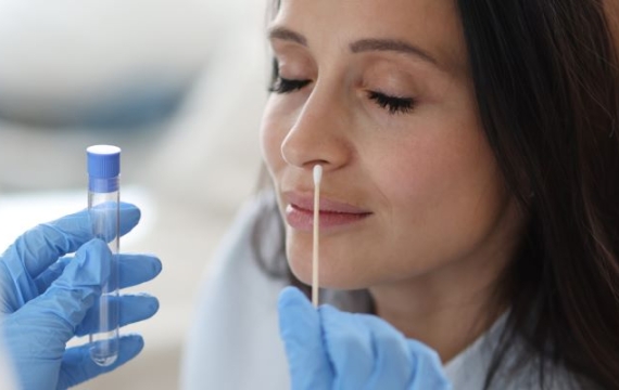 toma-de-muestra-nariz