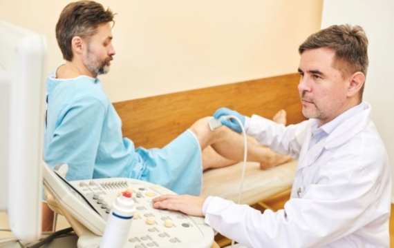 realizando-ecografia-valencia